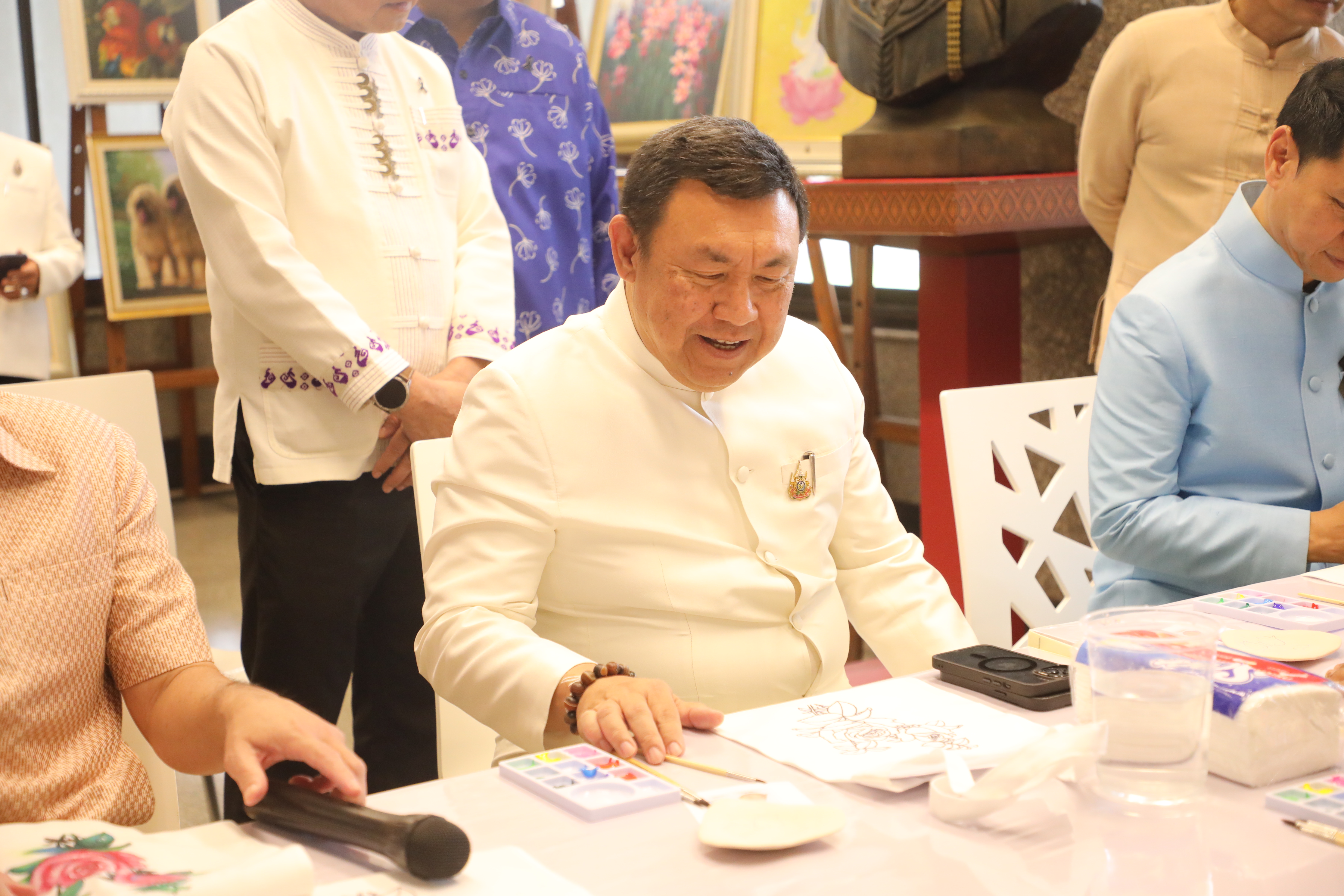 title - มากกว่าความรักระหว่างคู่ครอง คือความรักต่อปวงชน ส.ป.ก. จัดงาน “รักแห่งศิลป์ รักแห่งแผ่นดิน” พลังแห่งศิลปะที่เชื่อมโยงสถาบันและประชาชน